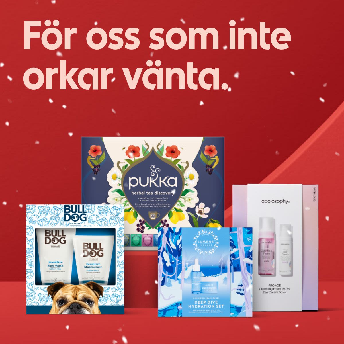 Fyra olika produktpaket med hudvård och te står på en röd bakgrund med texten "För oss som inte orkar vänta".