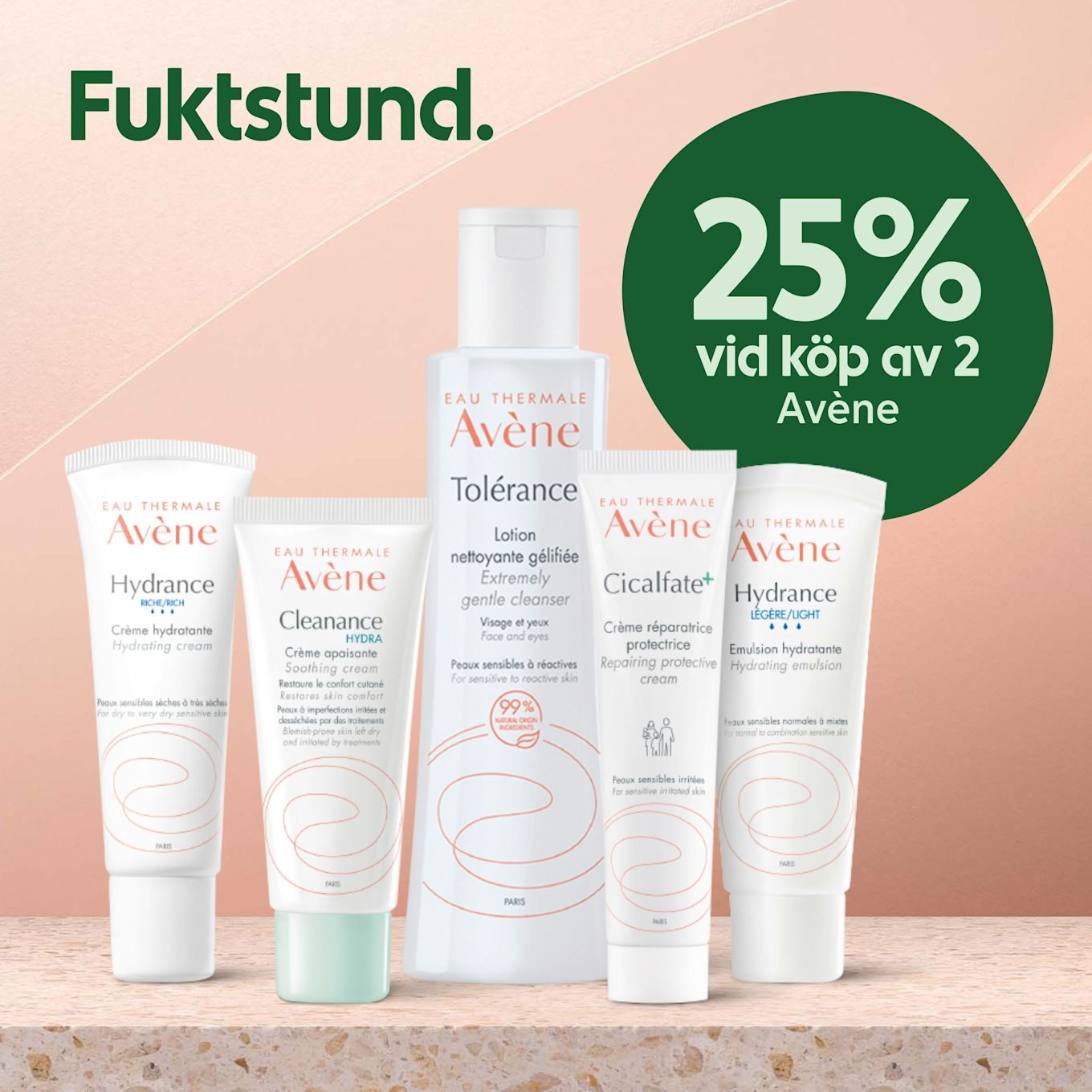 Fem olika Avène hudvårdsprodukter visas uppradade på en stenbänk med texten "Fuktstund" och erbjudandet "25% vid köp av 2 Avène" i en grön cirkel.
