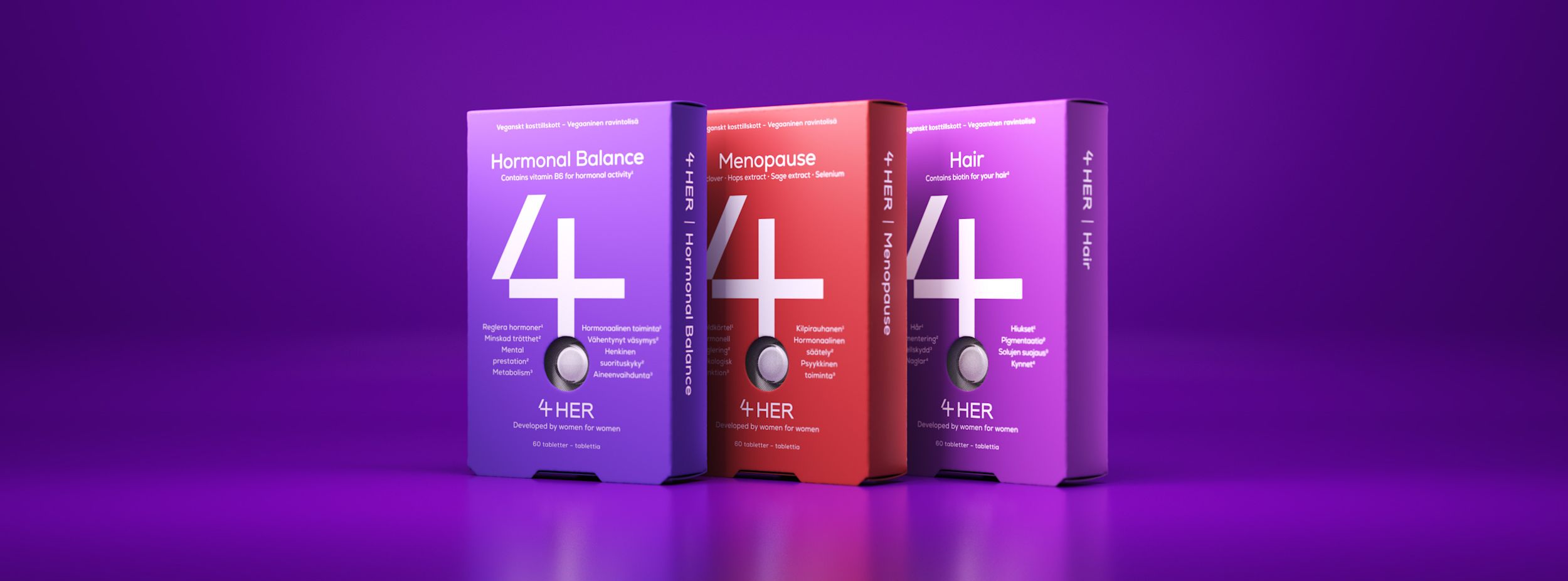 Tre förpackningar 4HER kosttillskott för kvinnor, märkta Hormonal Balance, Menopause och Hair, står på rad mot lila bakgrund.