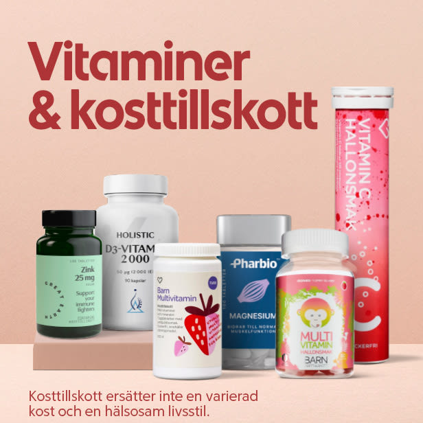 Sex olika vitamin- och kosttillskottsflaskor står på en hylla mot en beige bakgrund med texten "Vitaminer & kosttillskott" ovanför och en hälsovarning nedanför.